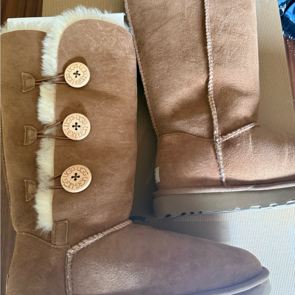 UGG Chestnut Bailey Button Triplet Boots brand new with box - Picture 6 of 9
